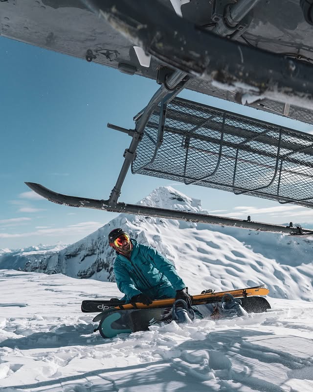 Heliski Hero Image - Experience the thrill of heliskiing in Argentina